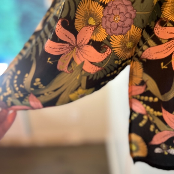 Collective Concepts Beaded Black and Multi Floral Tank Top; Women's US M (6-8) - Picture 3 of 5